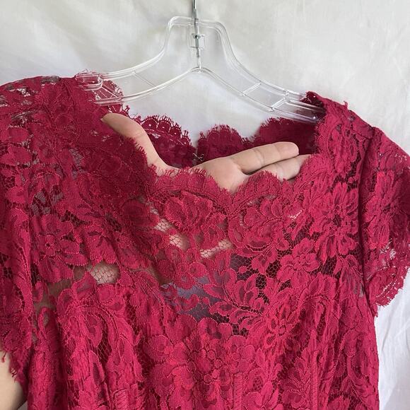 Monique Lhuillier red lace short dress, open back, Size 8, glam, party, Holidays - Picture 4 of 8